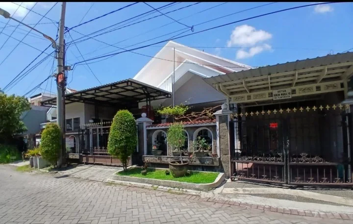 Dijual Rumah 2 Lantai Murah Strategis Manyar Tirtoyoso Utara Surabaya Timur