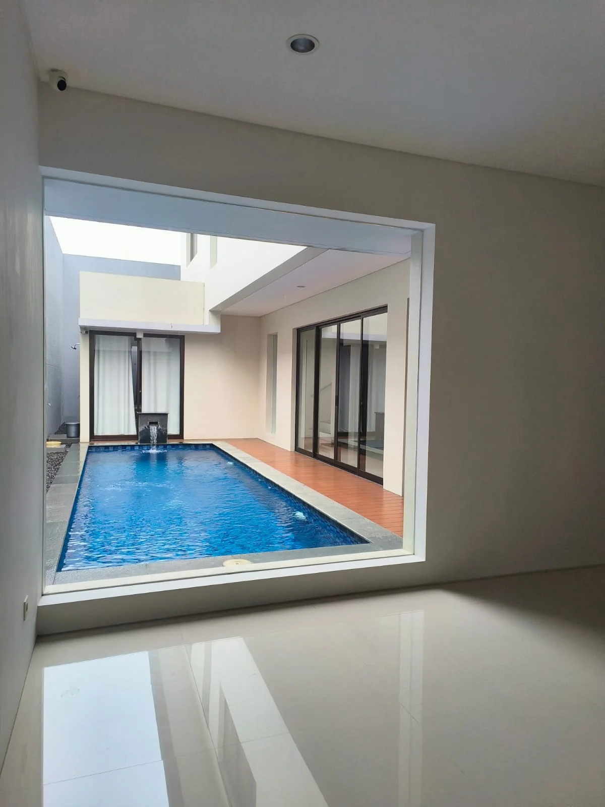Dijual Rumah Mewah 2 Lantai Graha Natura plus Swimming Pool Lokasi Premium Surabaya Barat