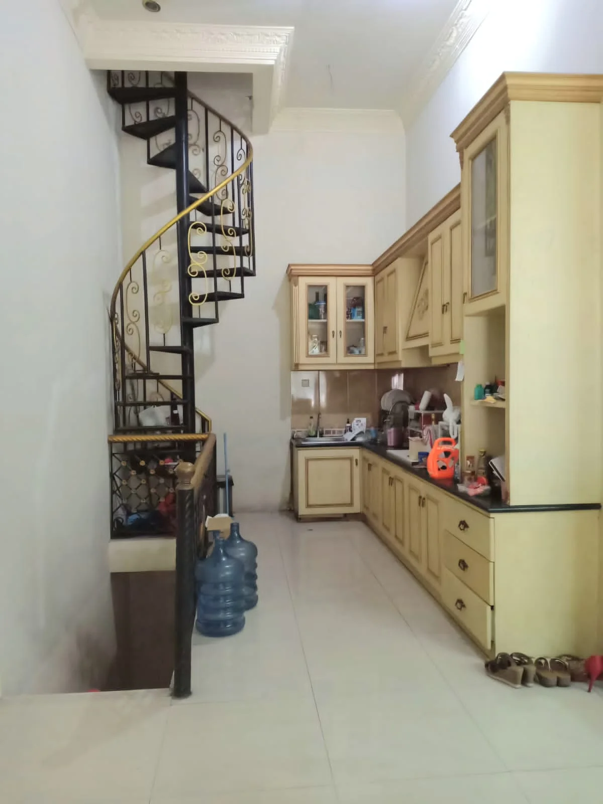 Dijual Rumah Nyaman 6 KT Classic Premium Strategis Akases Mudah di Kawasan Citraland Utama Surabaya Barat - Thumbnail 3