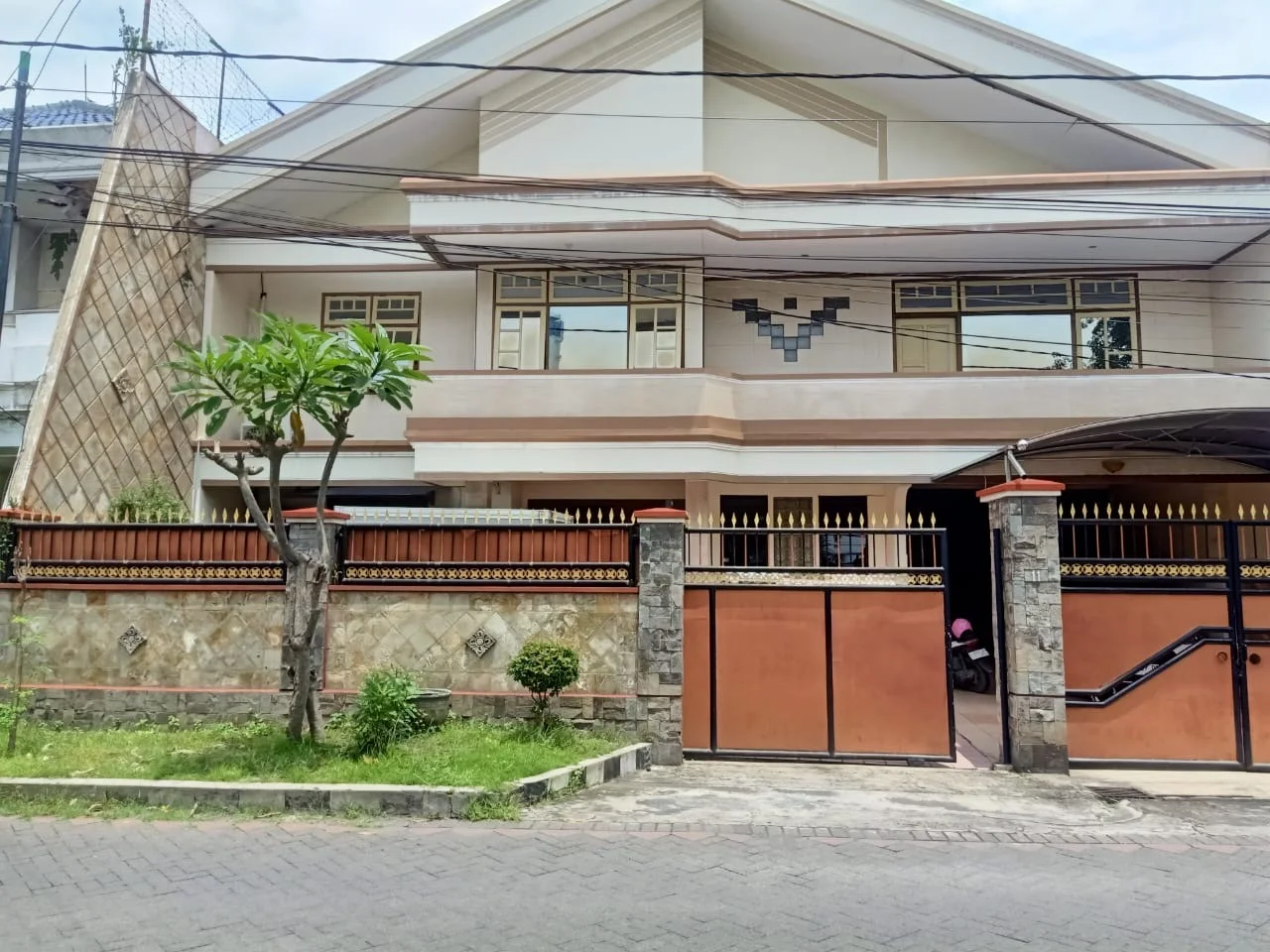 Dijual Rumah Komersial Jalan Darmo Permai Selatan Surabaya Barat – Lokasi Strategis Dekat Boulevard HR Muhammad - Image 1