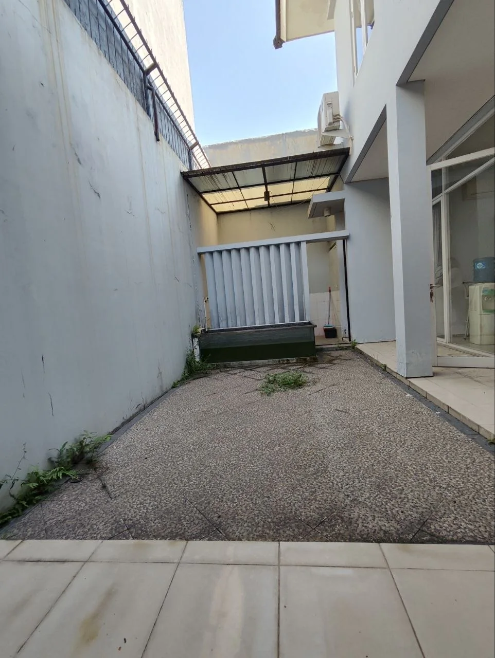 Disewakan Rumah Nyaman di Royal Residence Surabaya Barat - Thumbnail 5