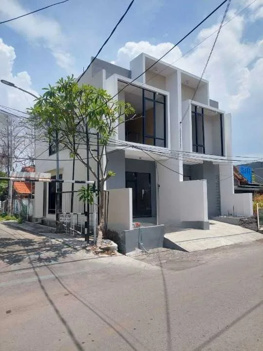Dijual Rumah 2 lantai di kawasan strategis dengan konsep hunian nyaman dan fungsional Semampir Tengah Surabaya Timur