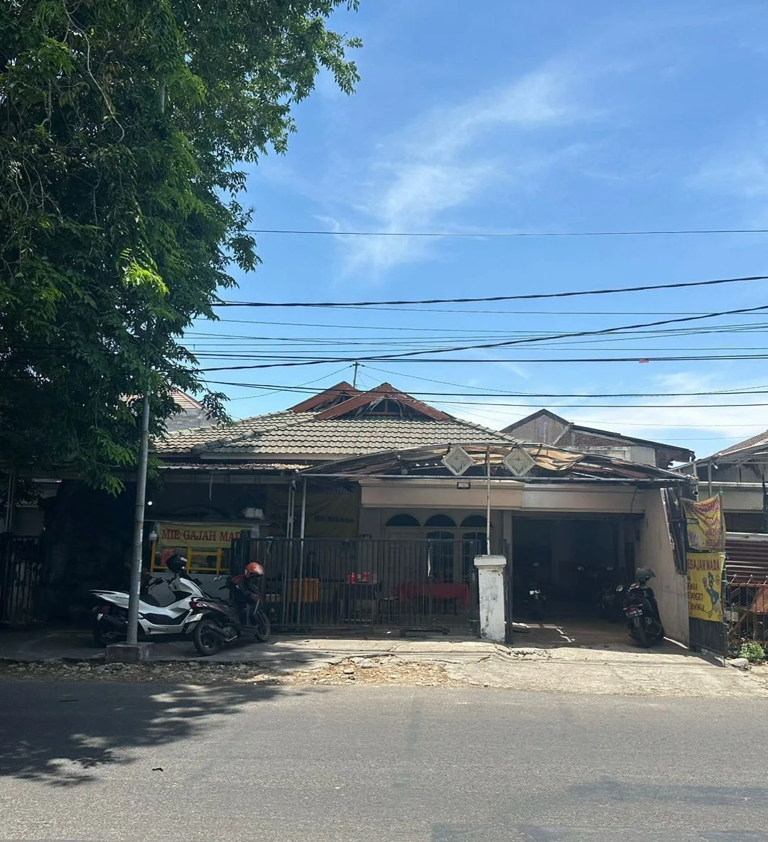 *Disewakan Rumah Jalan Raya Taman Sari Sidoarjo*