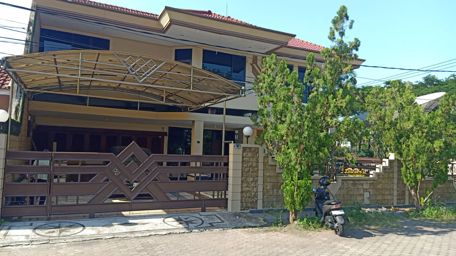 DIJUAL / DISEWAKAN RUMAH MEWAH 2 LANTAI – WIYUNG, SURABAYA SELATAN