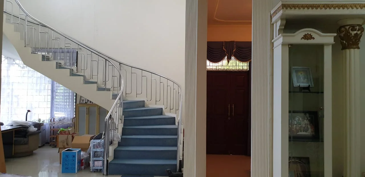 Dijual/Disewakan Rumah Mewah Hook Lokasi Strategis di Wiyung Surabaya Selatan - Thumbnail 2