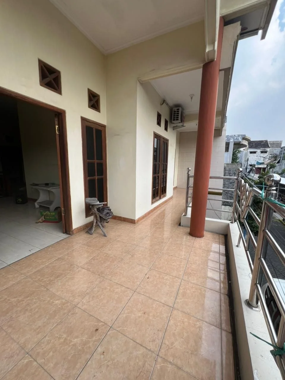 Dijual/Disewakan Rumah Luas 2 Lantai Siap Huni di Jalan Raya Gubeng Kertajaya Surabaya Timur - Image 1