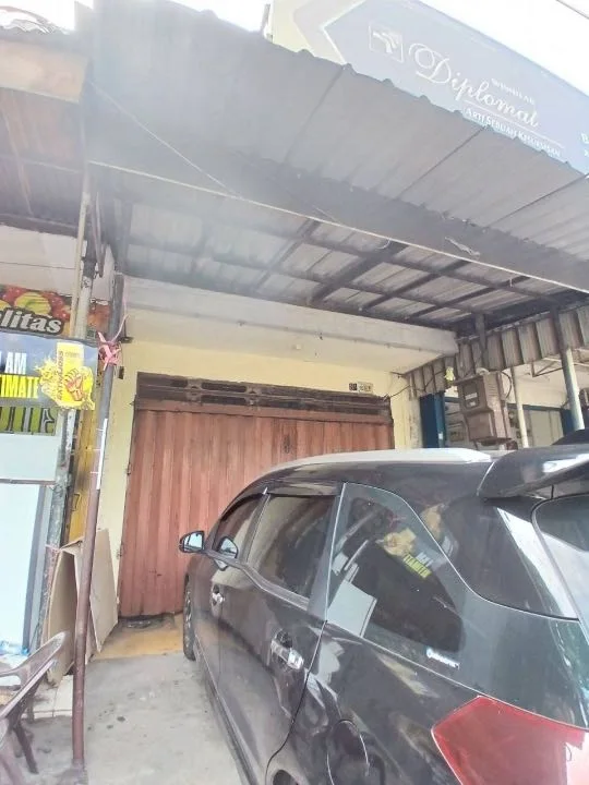 Disewakan Ruko Strategis di Jalan Pecindilan Surabaya Pusat - Image 1