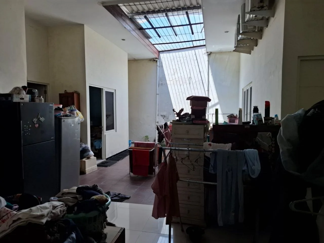 Dijual Rumah 1 Lantai Semi Furnished Manyar Tirtomoyo Lokasi Strategis Surabaya Timur - Thumbnail 2