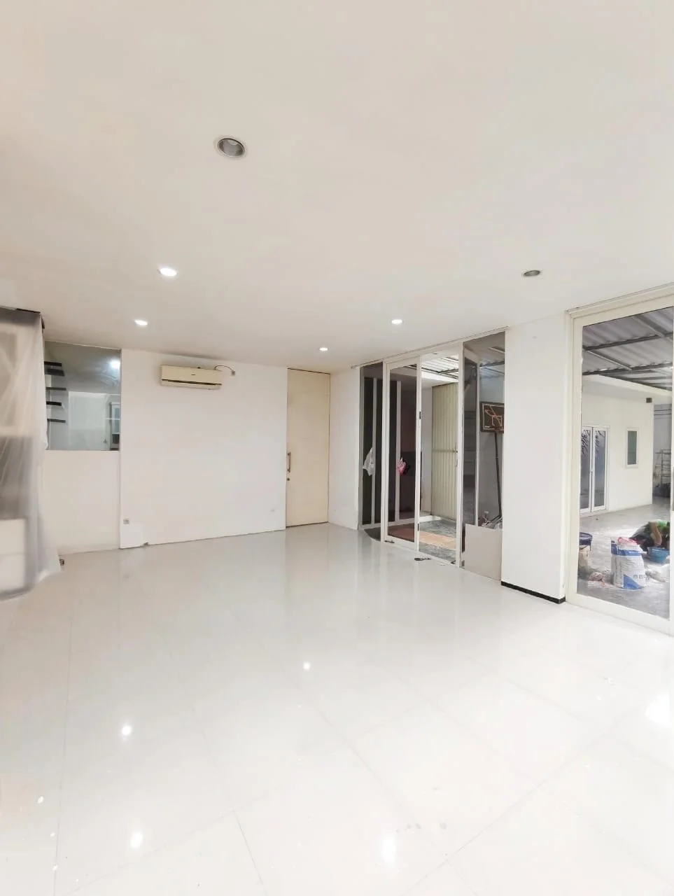 Dijual Rumah Mewah Siap Huni di Kawasan Royal Park Surabaya Barat - Thumbnail 7