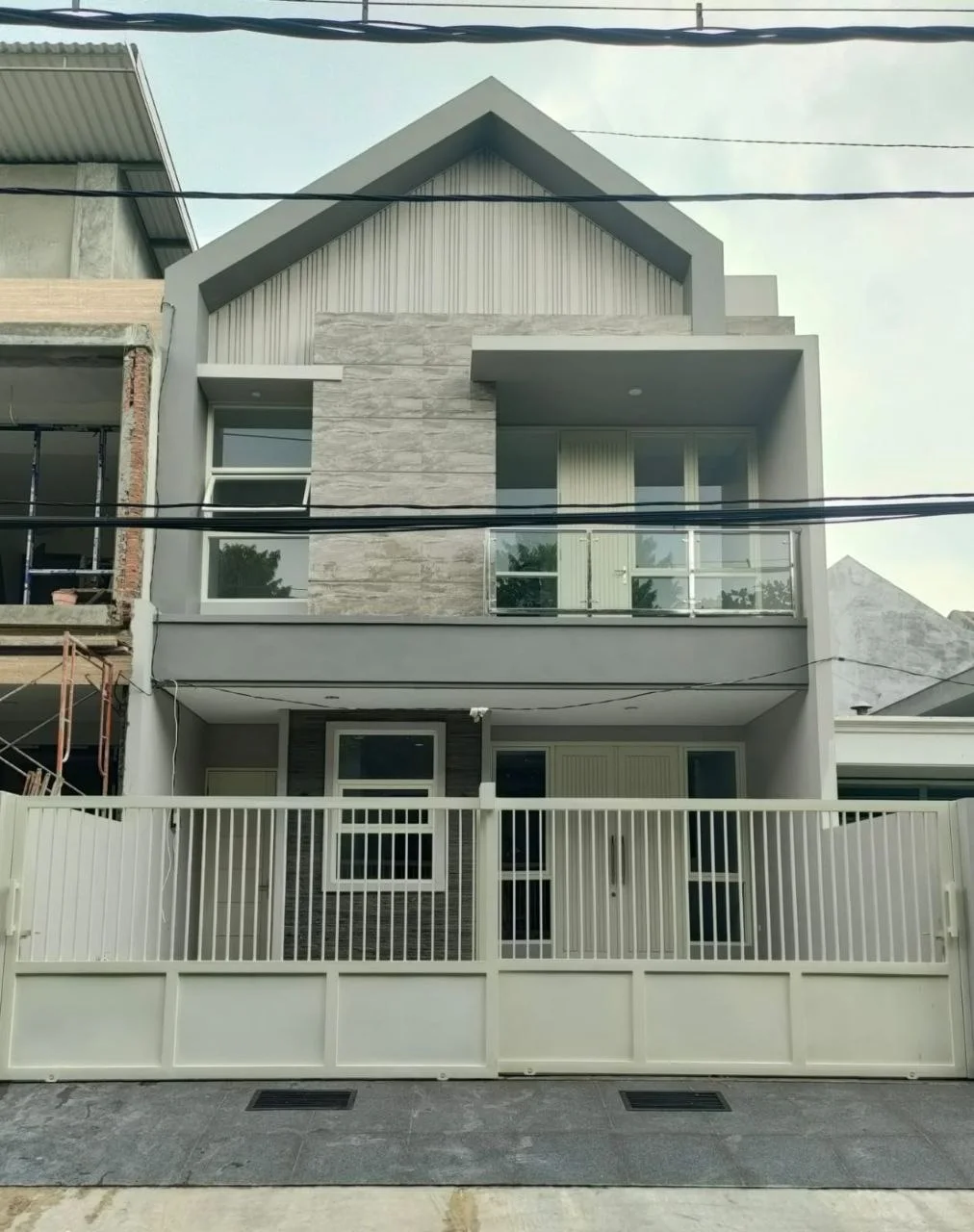 Jual Rumah Baru 2 Lantai Modern Siap Huni Manyar Tirtoyoso Surabaya
