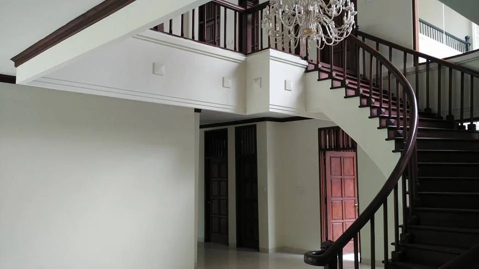 Dijual Rumah Mewah Luas Siap Huni di Wilayah Margorejo Indah Surabaya Selatan - Thumbnail 3