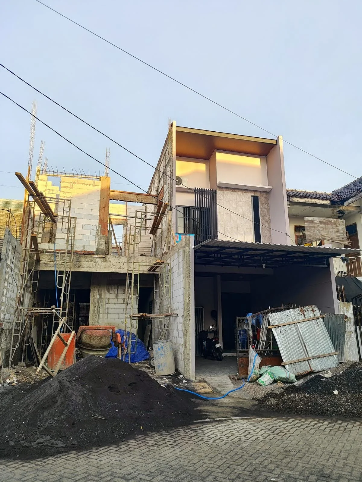 Dijual Rumah Baru Gress 2 Lantai di Tenggilis Mejoyo, Surabaya Selatan
