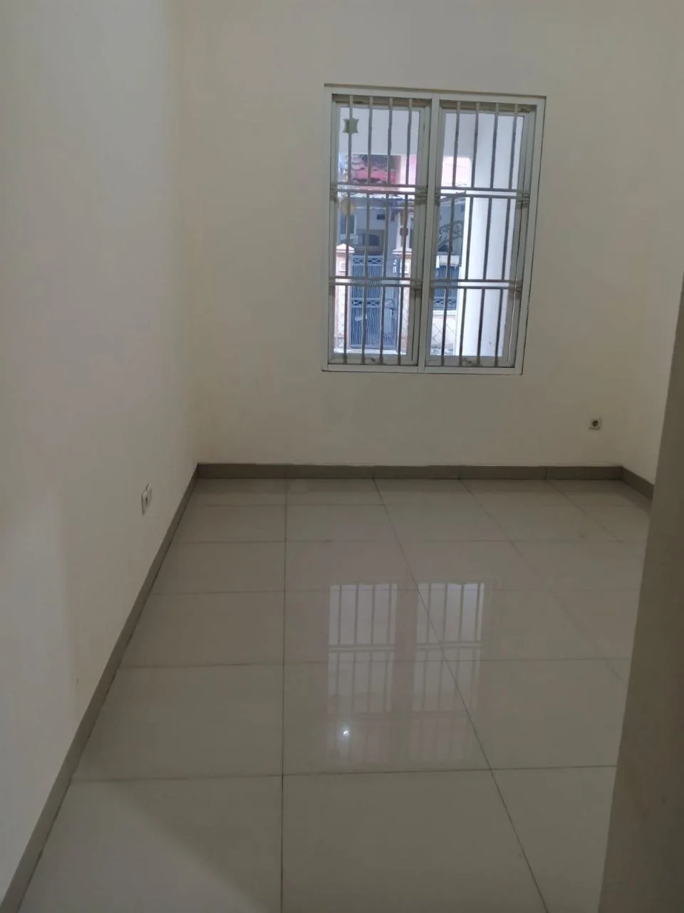 Dijual Rumah Siap Huni di Jalan Karah Tama Asri Surabaya Selatan - Thumbnail 2