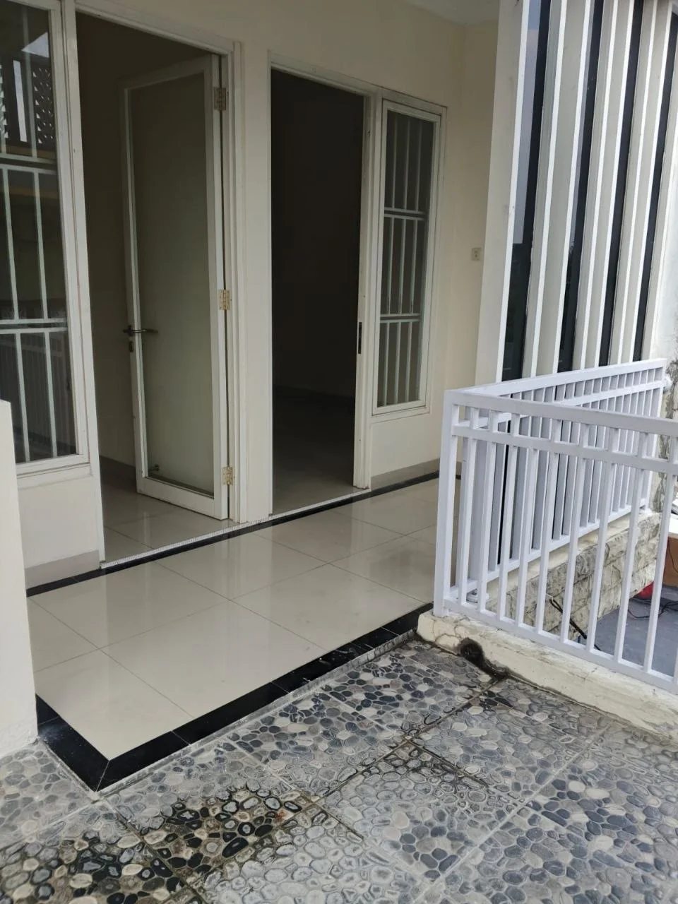 Dijual Rumah Siap Huni di Jalan Karah Tama Asri Surabaya Selatan - Thumbnail 6