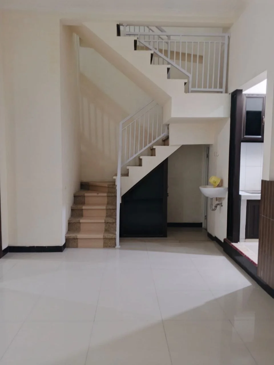 Dijual Rumah Siap Huni di Jalan Karah Tama Asri Surabaya Selatan - Thumbnail 7