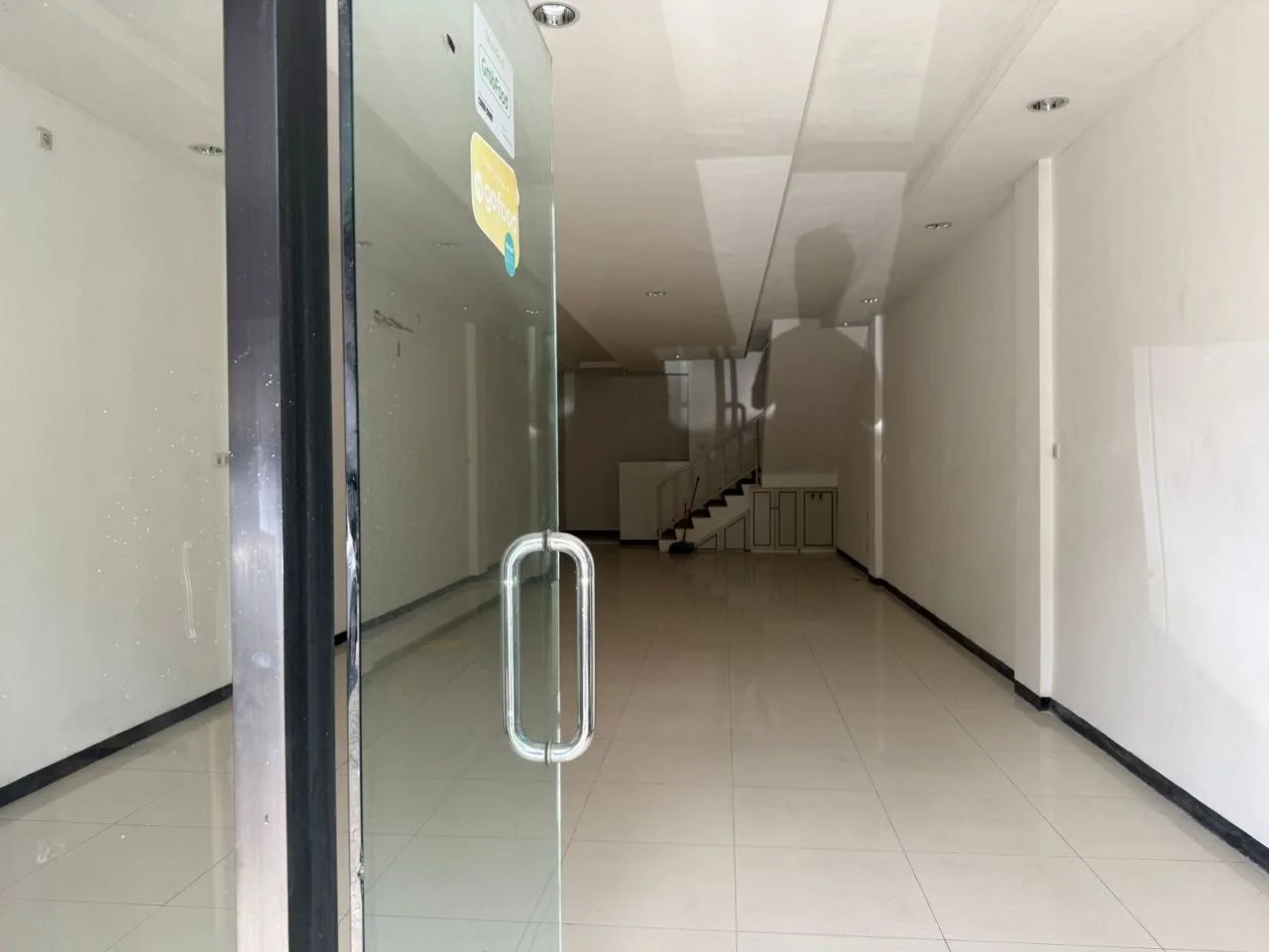 Disewakan Ruko Raya Klampis Strategis di Surabaya Timur - Thumbnail 3