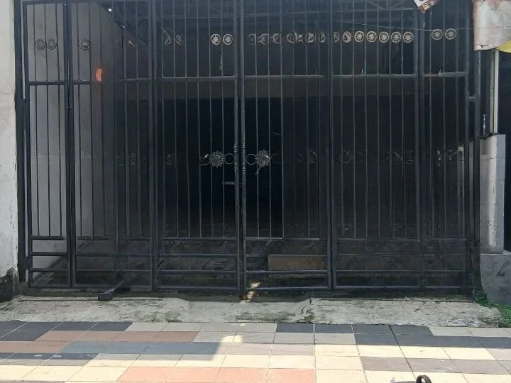 Disewakan Ruko Strategis di Jalan Raya Tenggilis Surabaya Timur - Image 1