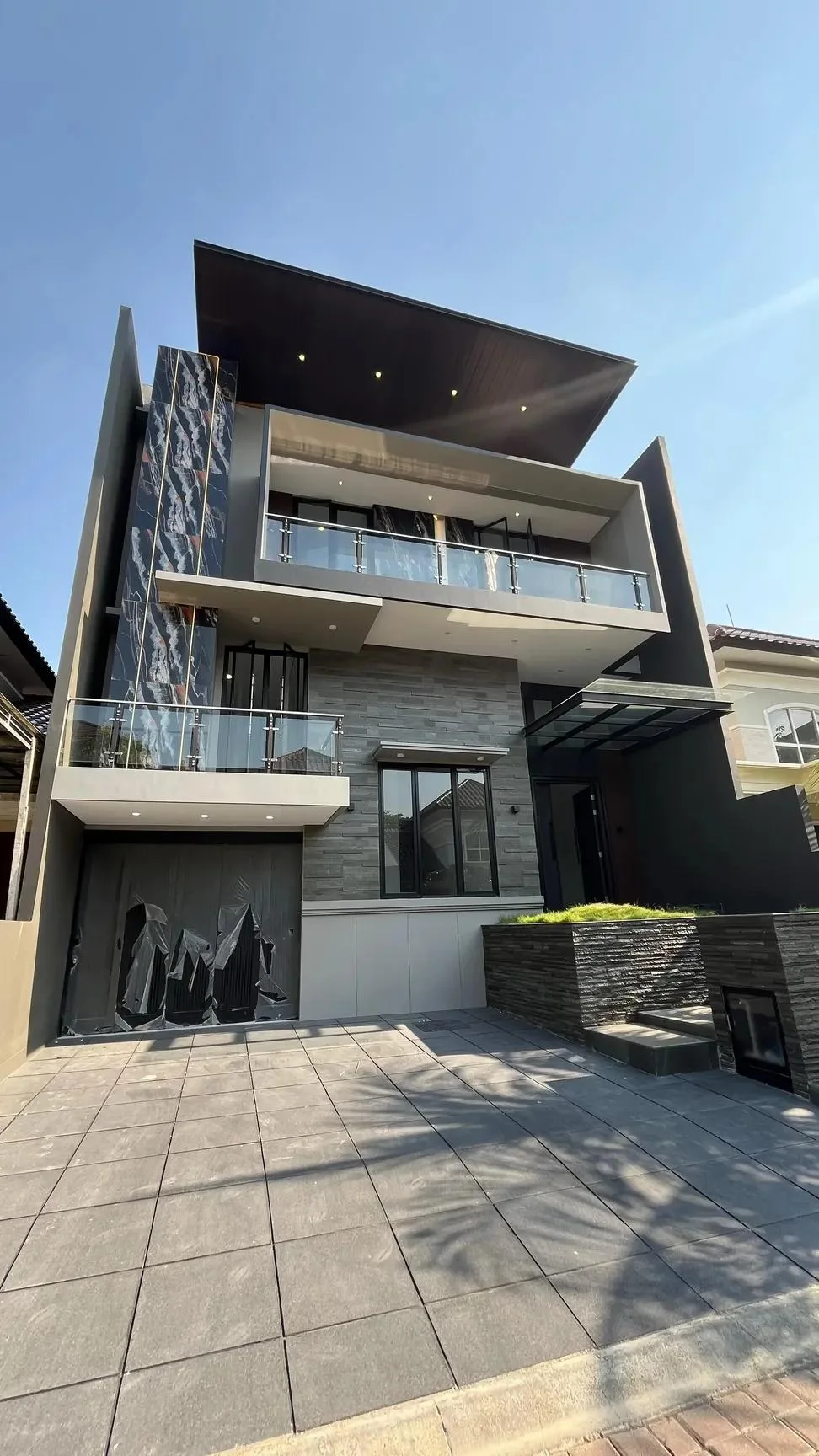 *Dijual Rumah Baru di Fullerton Citraland Utama Surabaya Barat*