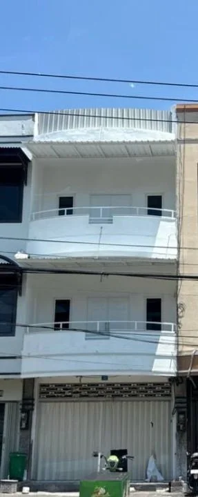 Disewakan Ruko Strategis di Raya Klampis Surabaya Timur - Image 1