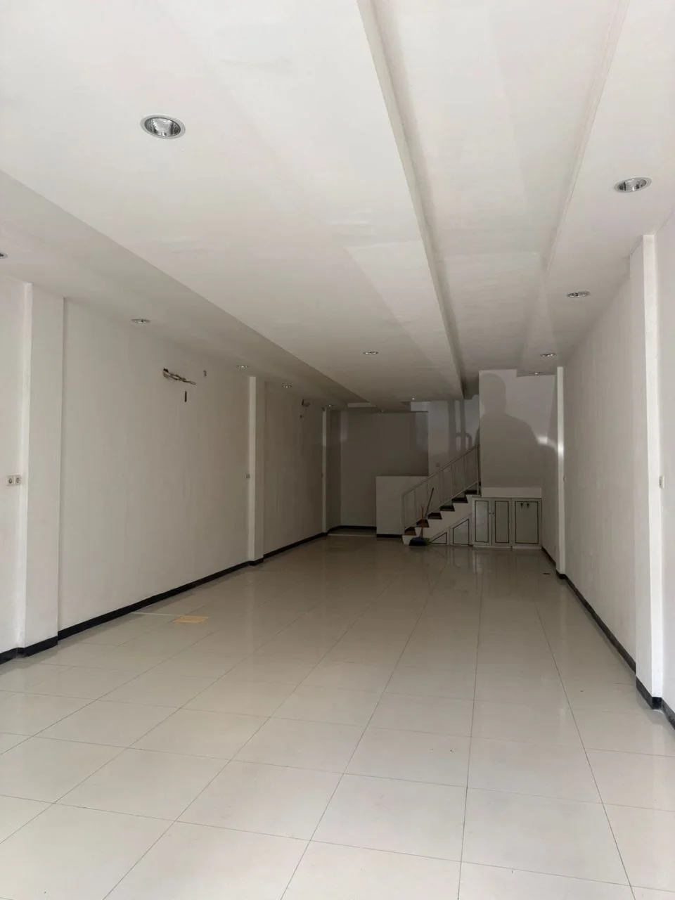 Disewakan Ruko Strategis di Raya Klampis Surabaya Timur - Thumbnail 2