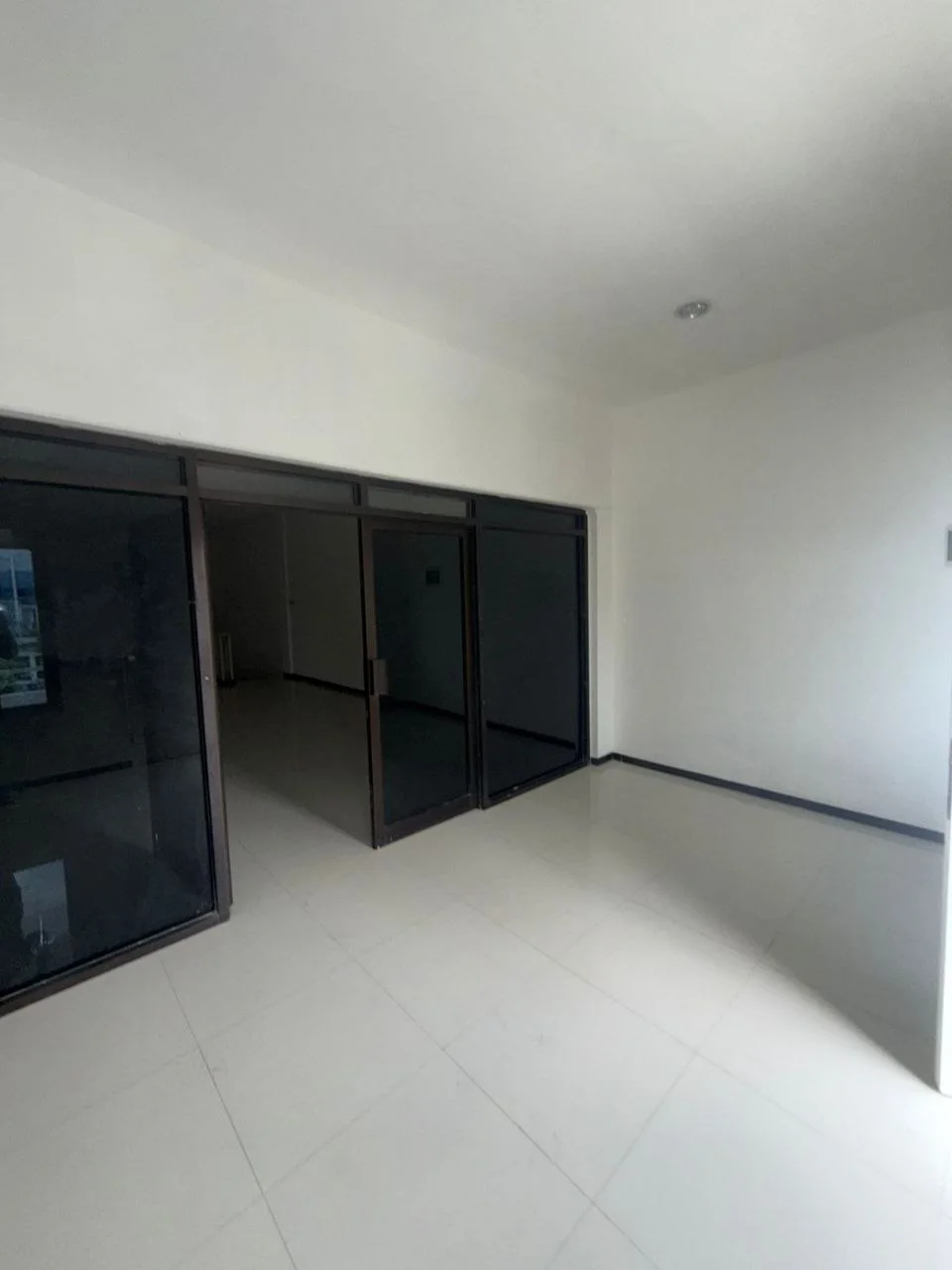 Disewakan Ruko Strategis di Raya Klampis Surabaya Timur - Thumbnail 6