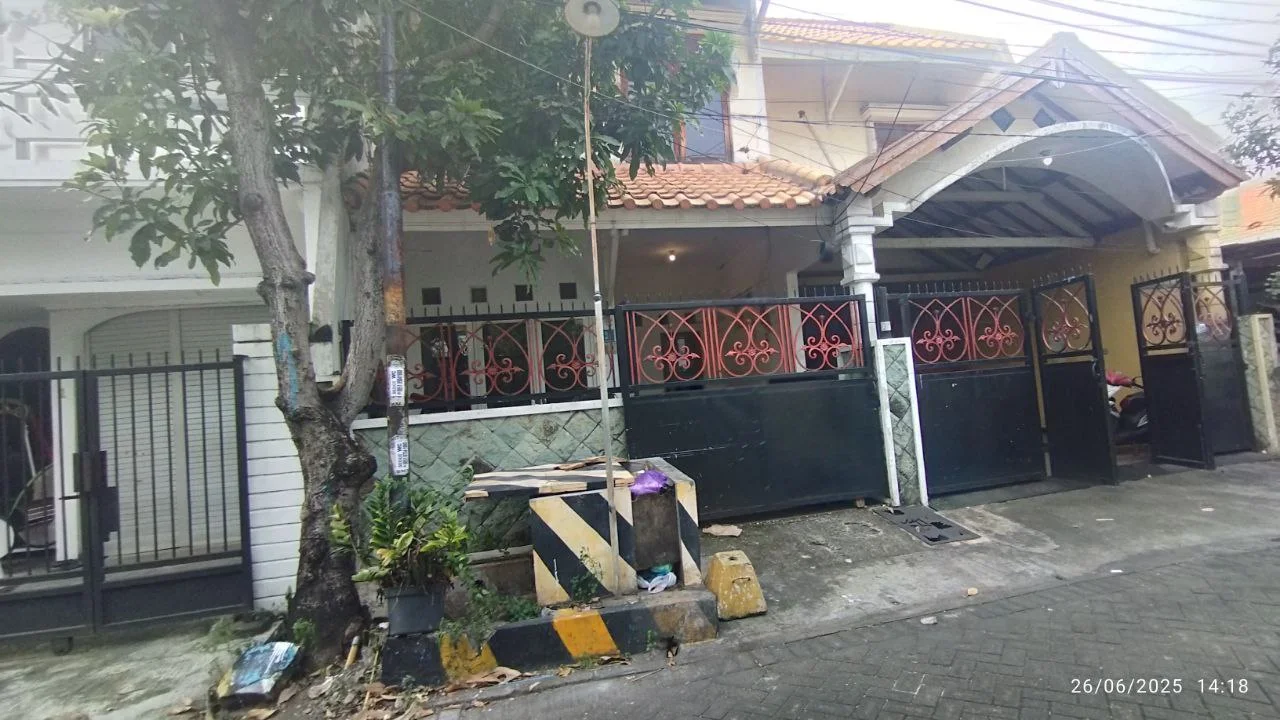 Dijual/Disewakan Rumah Strategis di Bratang Binangun Surabaya Timur - Image 1