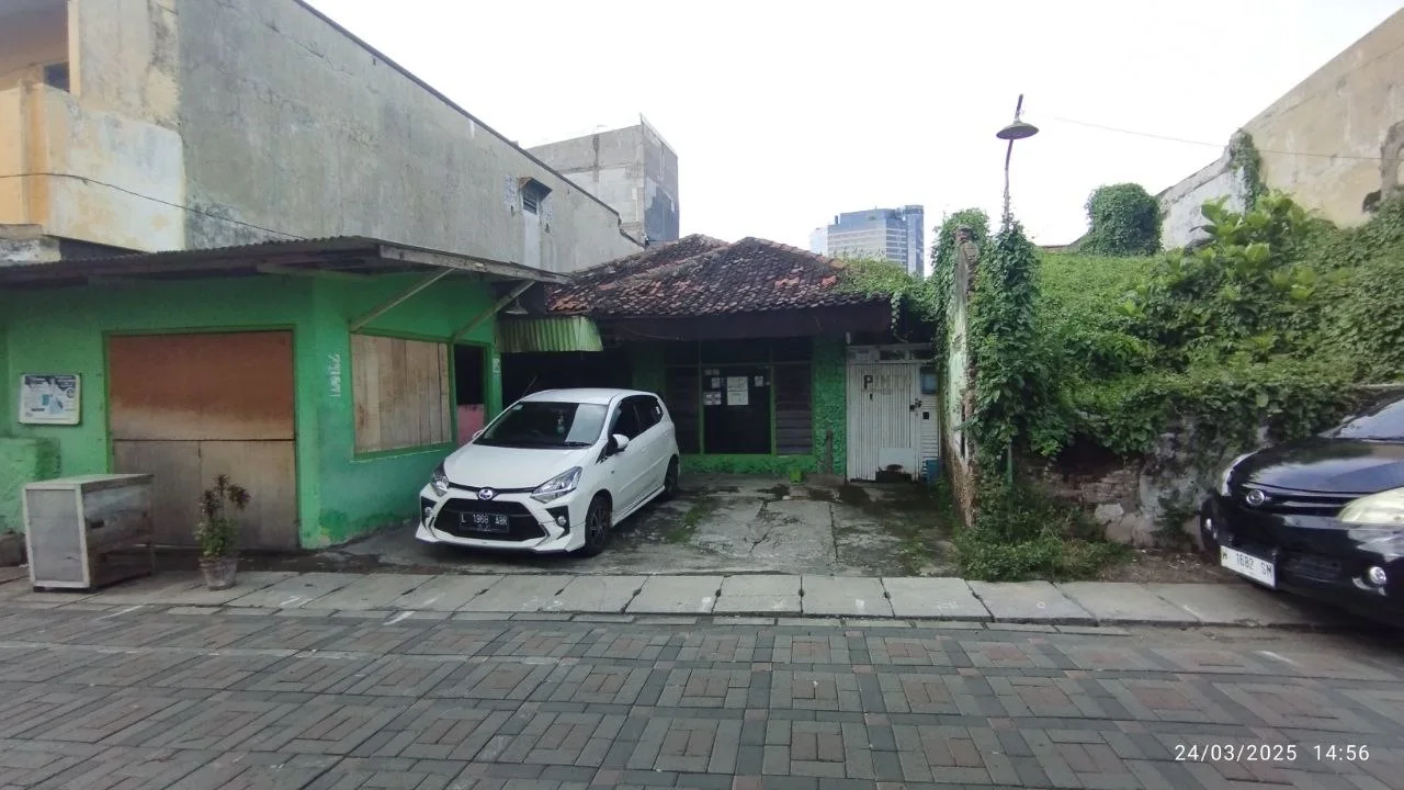 DIJUAL RUMAH HITUNG TANAH LOKASI STRATEGIS KEDUNG RUKEM WILAYAH SURABAYA PUSAT