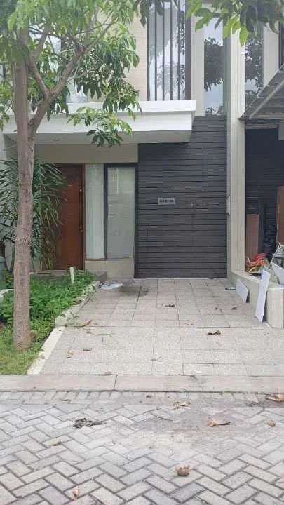 Dijual/Disewakan Rumah Nortwest Lake Surabaya Barat
