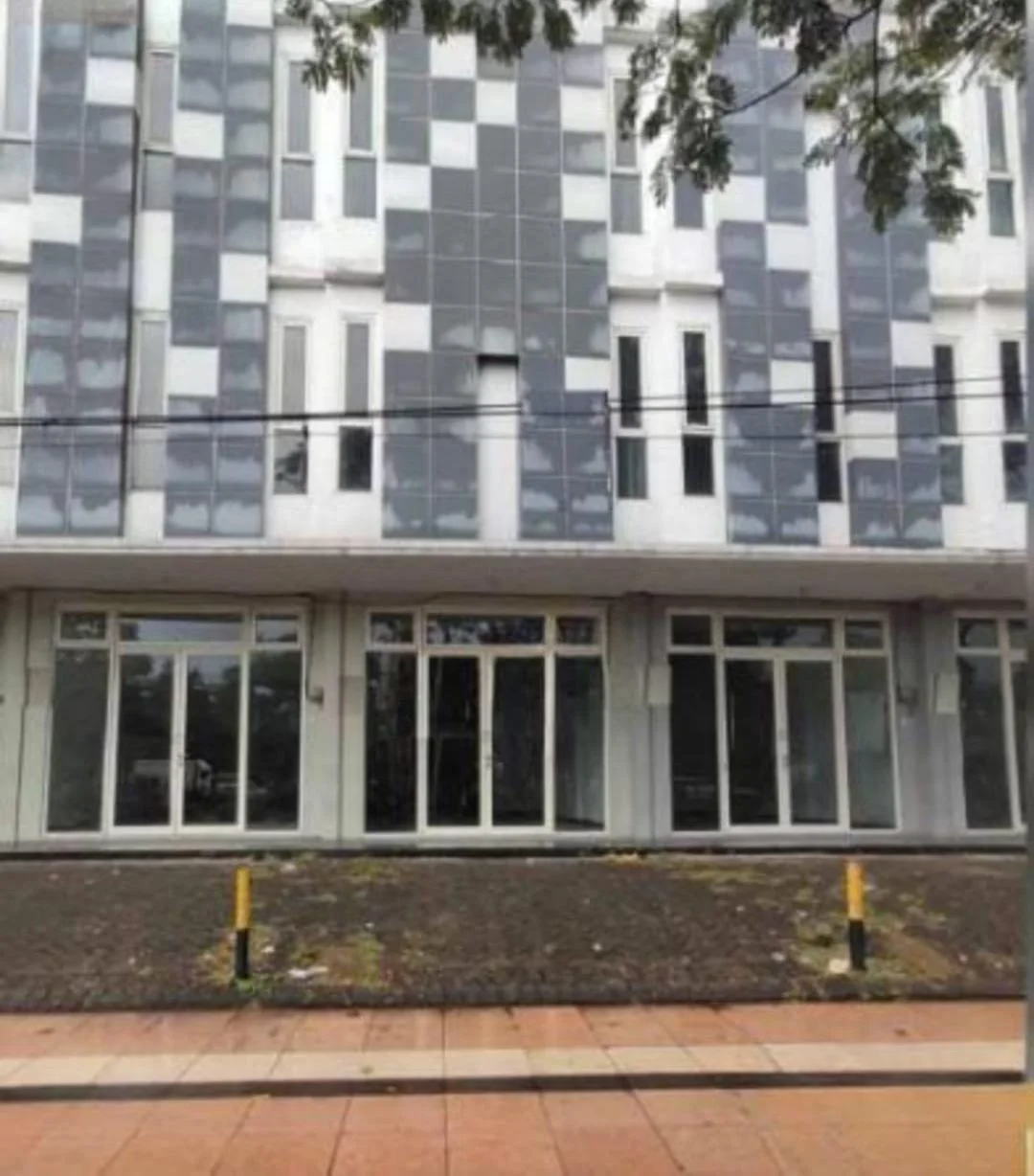 Dijual/Disewakan Ruko Bagus Strategis di Wilayah Jalan Ahmad Yani Surabaya Selatan - Image 1