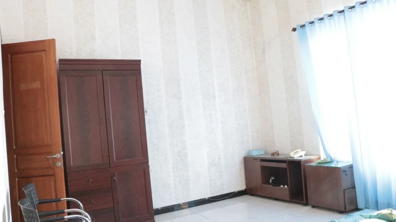 Dijual Rumah Mewah dan Luas Cocok untuk Hunian atau Guesthouse di Sutorejo Barat Surabaya Timur - Thumbnail 10