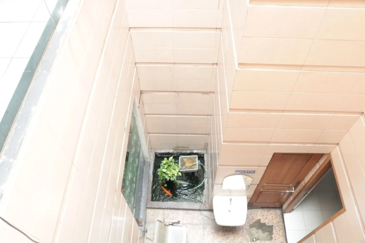 Dijual Rumah Mewah dan Luas Cocok untuk Hunian atau Guesthouse di Sutorejo Barat Surabaya Timur - Thumbnail 3