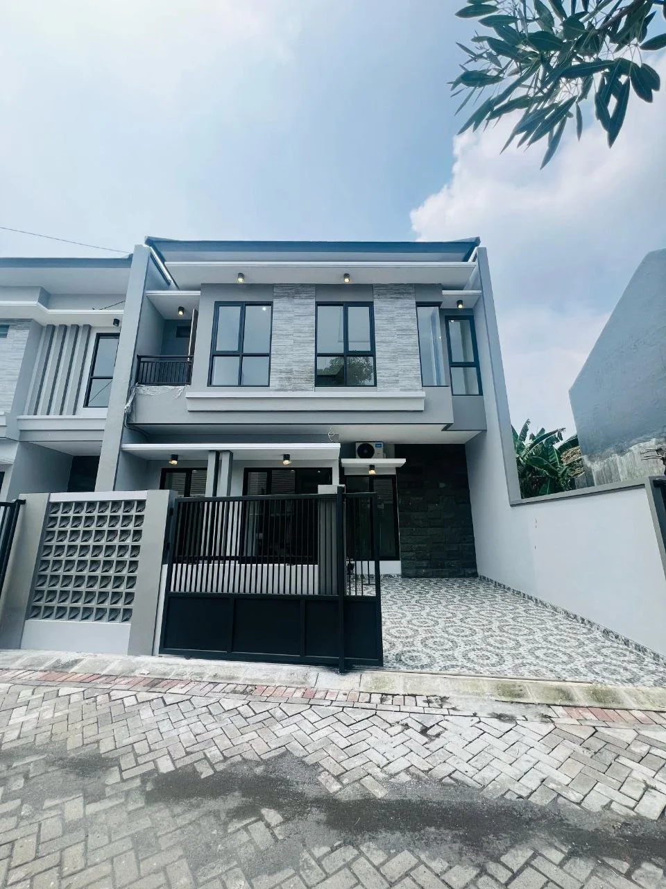 Dijual Rumah Minimalis 2 Lantai di Jalan Pakal Madya Asri Surabaya Barat