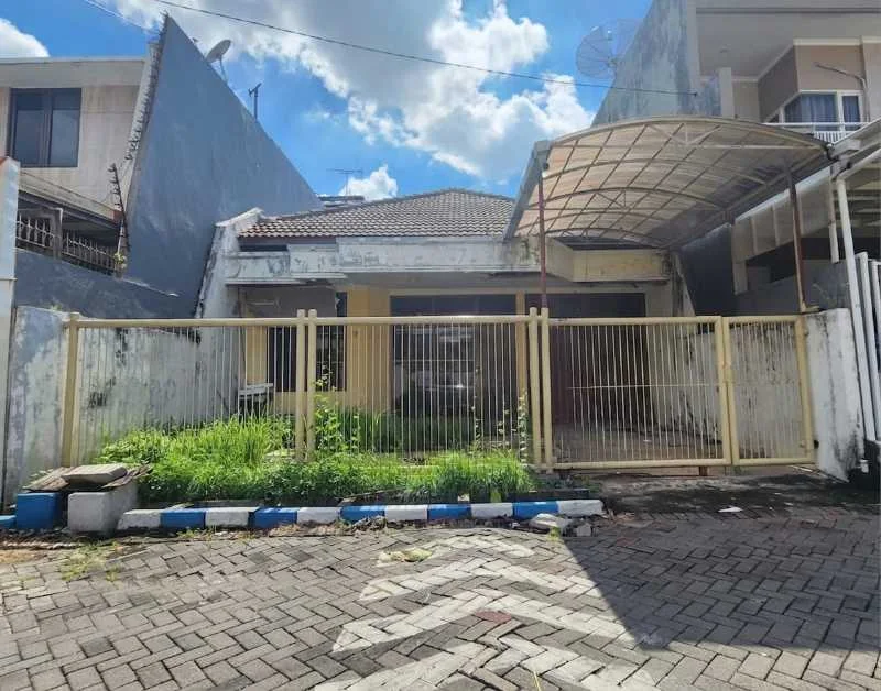 Dijual Rumah Strategis di Simpang Darmo Permai Selatan Surabaya Barat