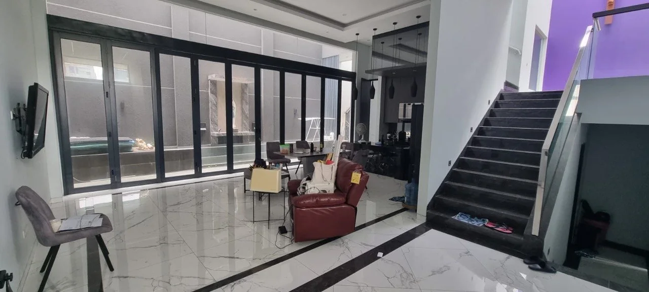Dijual Rumah Mewah Siap Huni di Waterfront Citraland Surabaya Barat