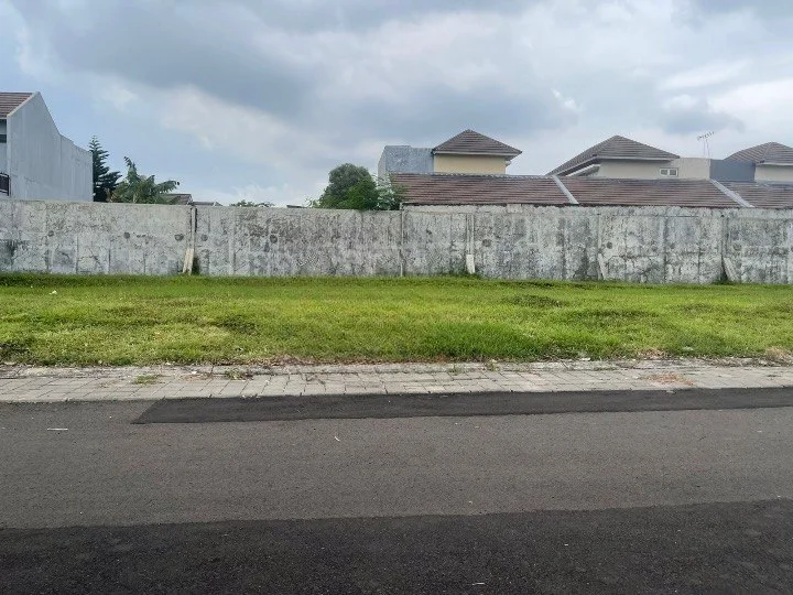 Disewakan Tanah Komersial Area Strategis di Raya Greenhill North Citraland Surabaya Barat