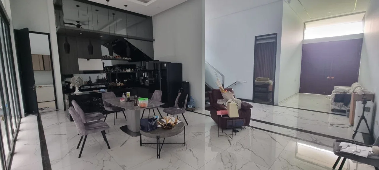 Dijual Rumah Mewah Siap Huni di Waterfront Citraland Surabaya Barat - Thumbnail 3