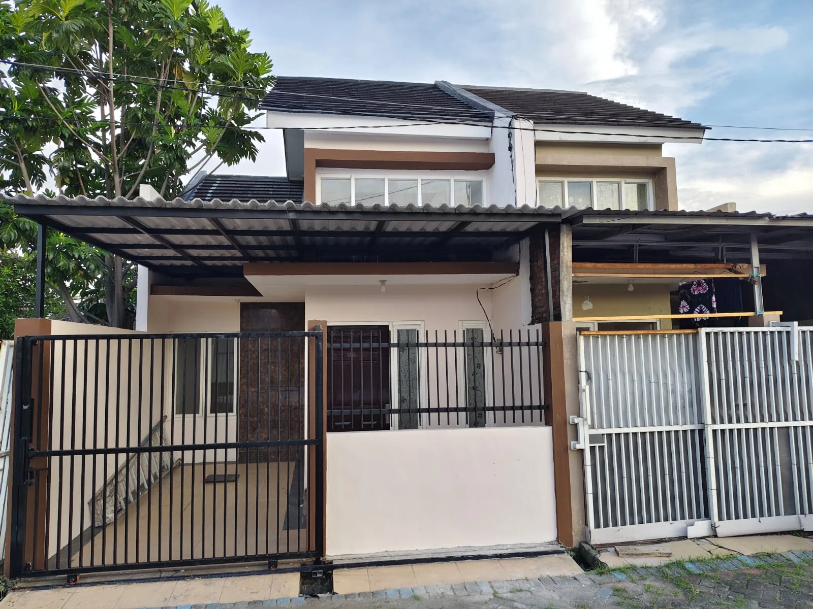 Dijual Rumah Strategis Dekat Kampus di Griya Amerta Surabaya Timur (bbaa)