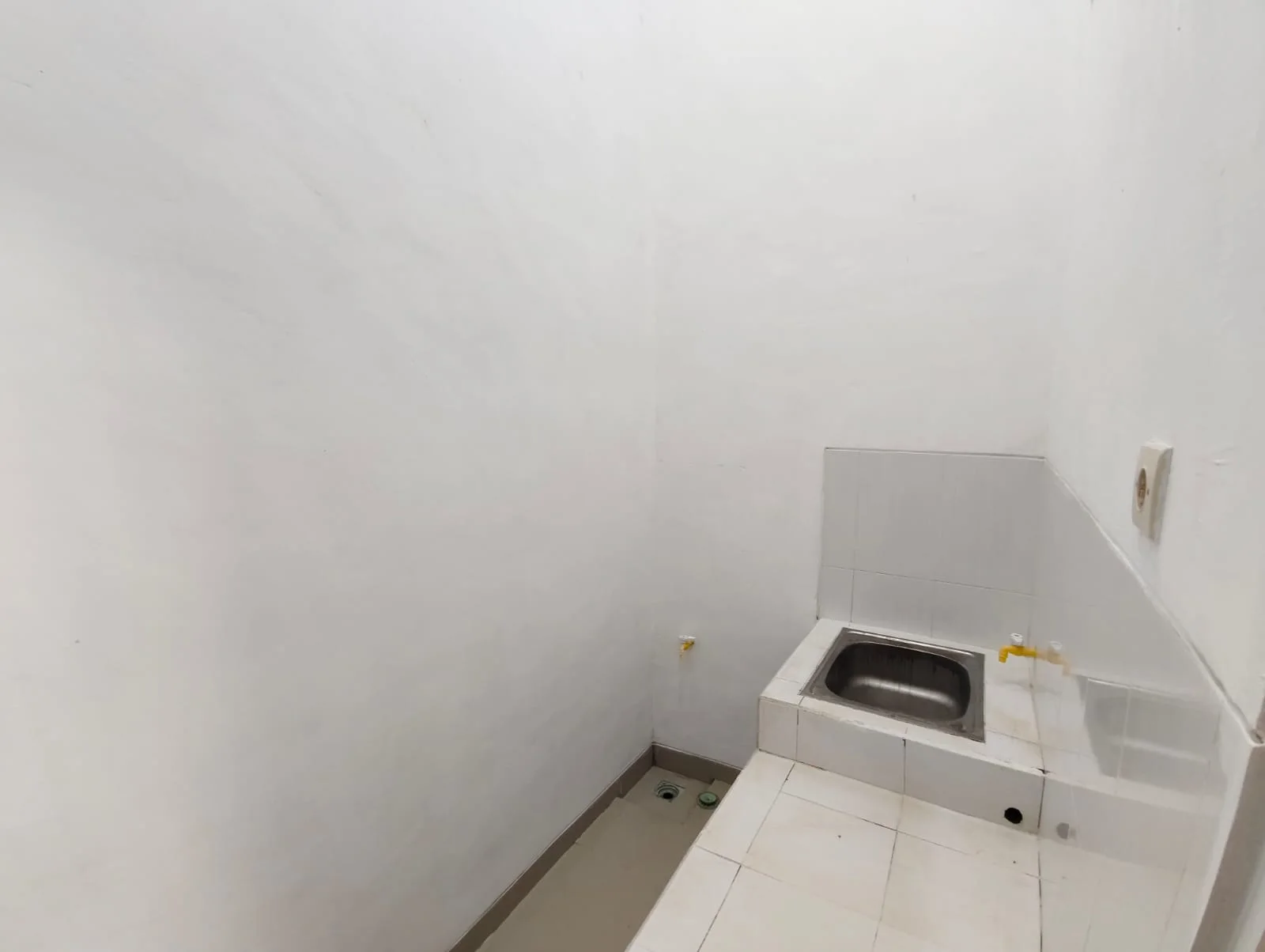 Dijual Rumah Strategis Dekat Kampus di Griya Amerta Surabaya Timur (bbaa) - Thumbnail 4