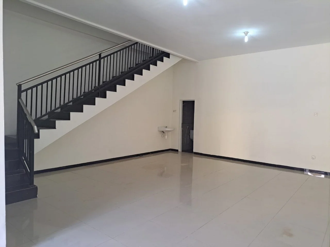 Dijual Rumah Baru Gress 2 Lantai Minimalis Harga Dibawah 2M di Wilayah Mulyosari BPD Surabaya Timur - Thumbnail 2