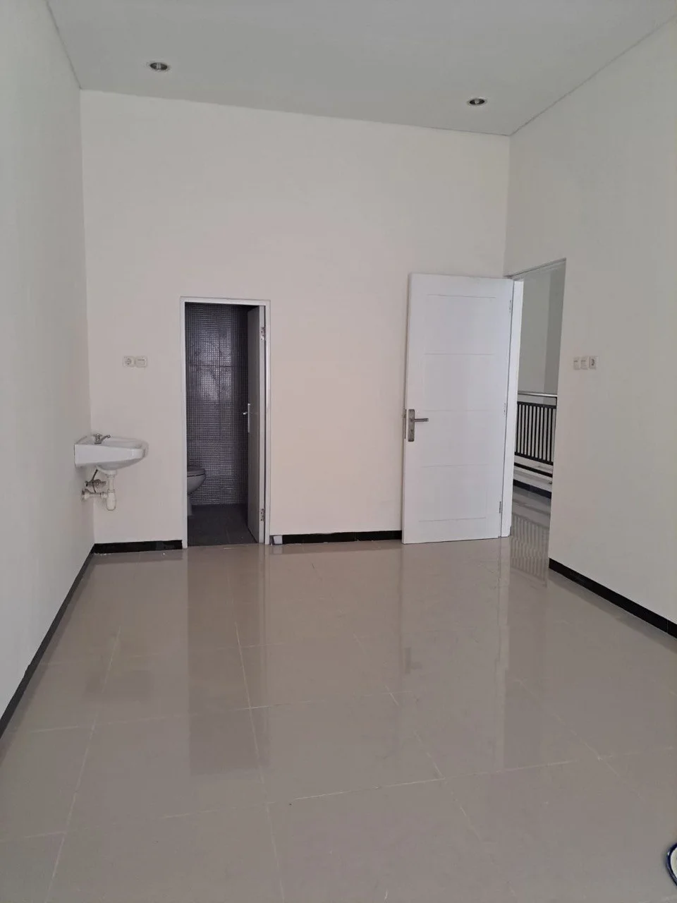 Dijual Rumah Baru Gress 2 Lantai Minimalis Harga Dibawah 2M di Wilayah Mulyosari BPD Surabaya Timur - Thumbnail 3
