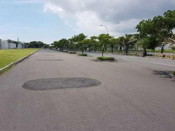 Disewakan 2 Tanah Kavling Luas Area Komersial di Wilayah Longbeach Boulevard Pakuwon City Surabaya Timur - Image 1