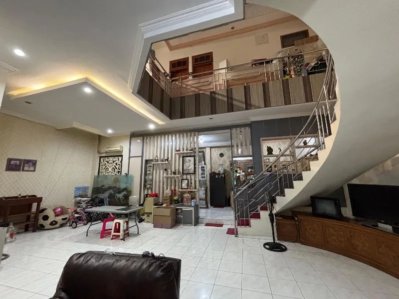 Dijual Rumah Jl Tanjung Sari Baru Darmo Satelite Surabaya Barat 2,5 Lantai SHM Siap Huni