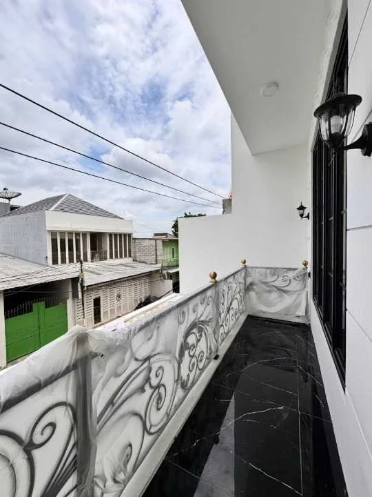 Dijual Rumah Baru Mewah 2 Lantai Siap Huni di Wilayah Babatan Pantai Surabaya Timur - Thumbnail 3