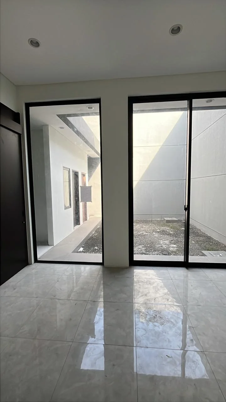 Dijual/Disewakan Rumah Modern Minimalis Siap Huni di District Nine Citraland Surabaya Barat - Thumbnail 6