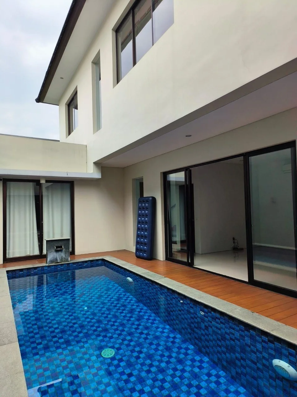 Dijual Rumah Mewah Siap Huni di Kawasan Premium Graha Natura Surabaya Barat