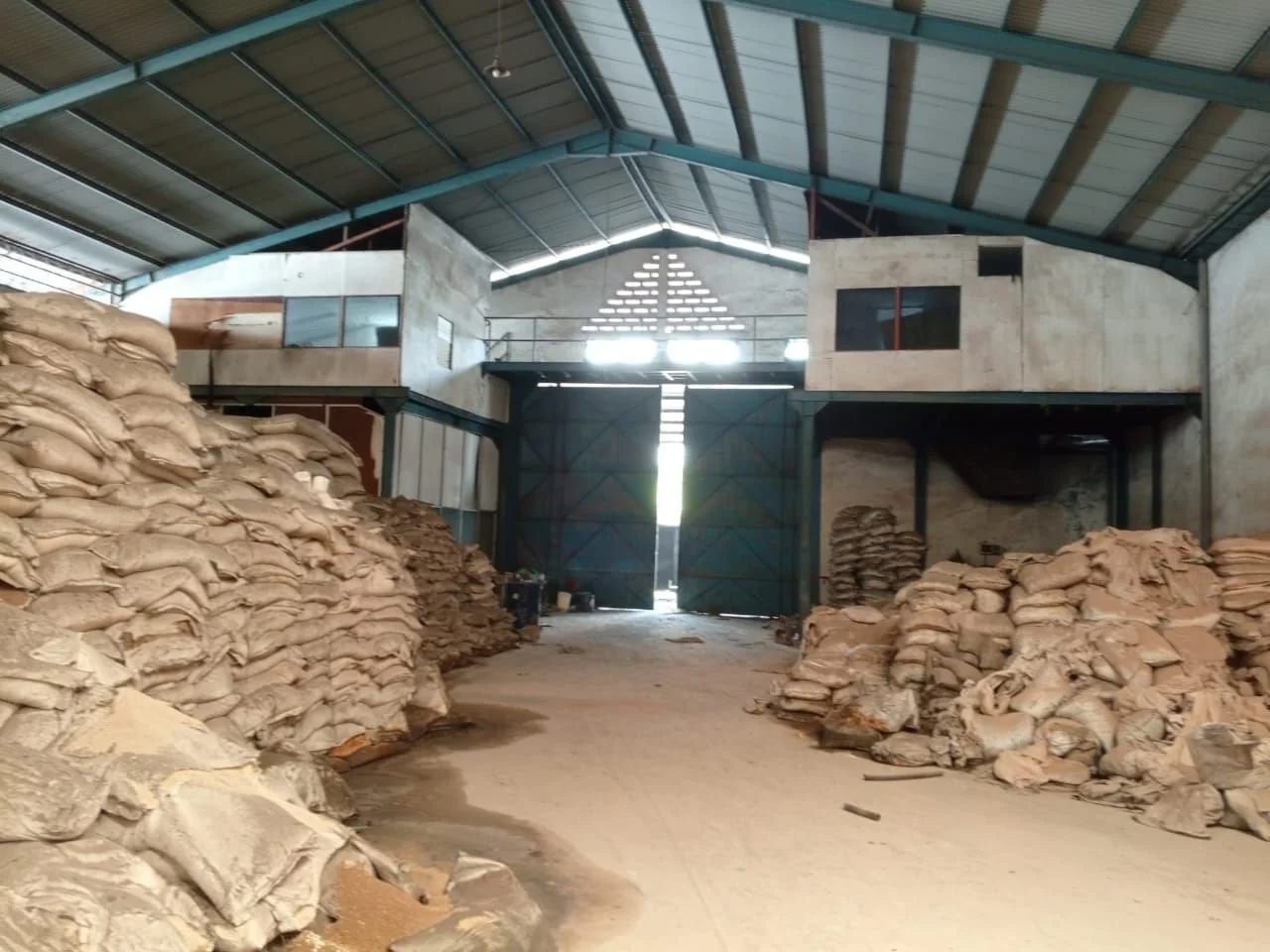 Dijual Gudang Luas Strategis di Margomulyo Surimulia Surabaya Barat - Thumbnail 2