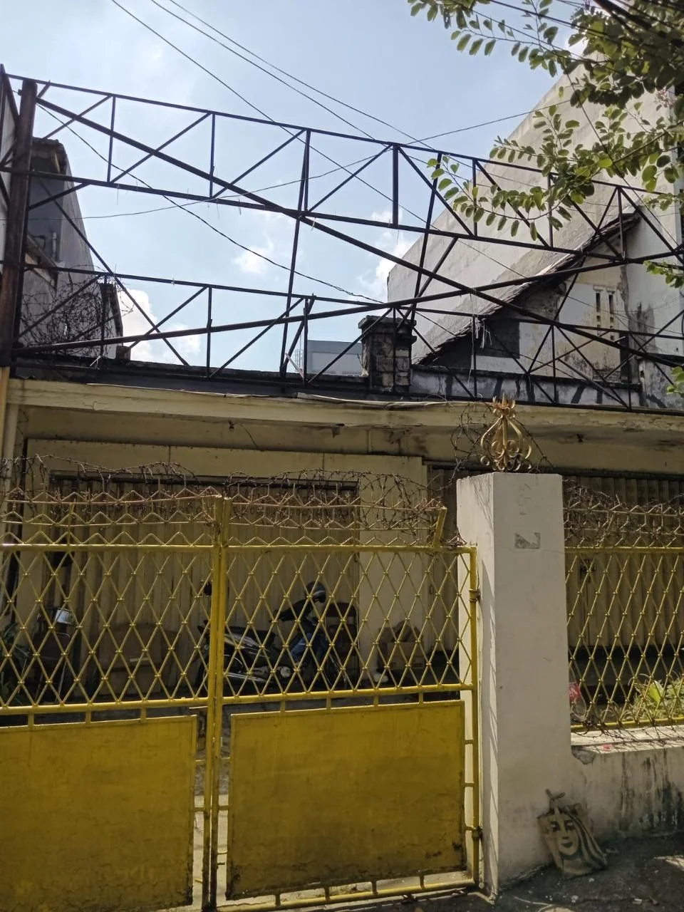 Jual Rumah Lokasi Pusat Kota Jalan Kusuma Bangsa Strategis Surabaya