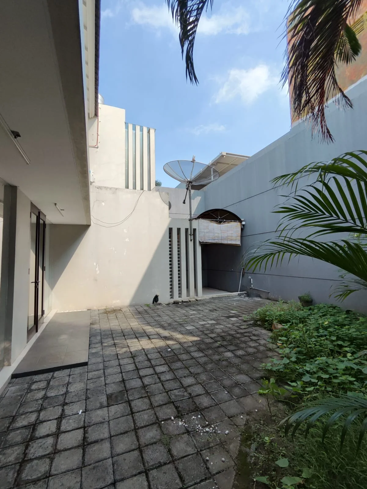 Disewakan Rumah Nyaman di Diamond Hill Citraland Surabaya Barat (bbaa) - Thumbnail 7