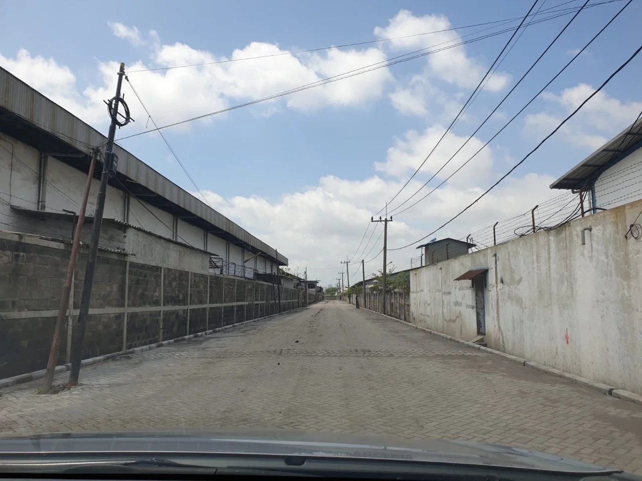 Dijual/Disewakan Gudang Luas Strategis Siap Pakai di Kawasan Kalianak Barat Surabaya Barat - Thumbnail 4