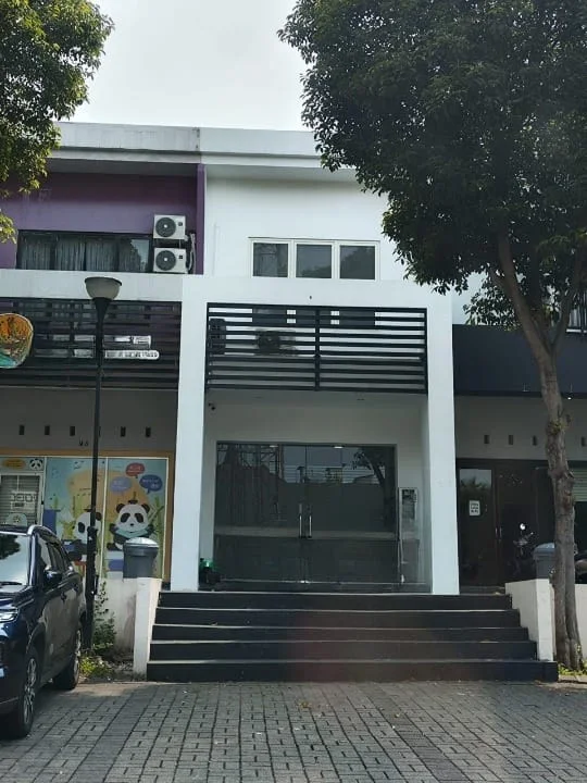 Disewakan Ruko 3 Lantai di Niaga Gapura (GWalk) Citraland Surabaya Barat - Image 1